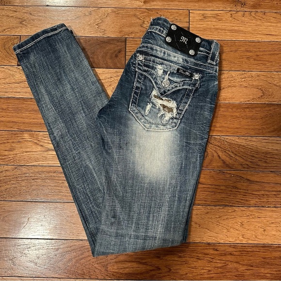 Miss Me Gold Embellished Skinny Style NO:JE8039CKR Size 28 - Picture 2 of 15